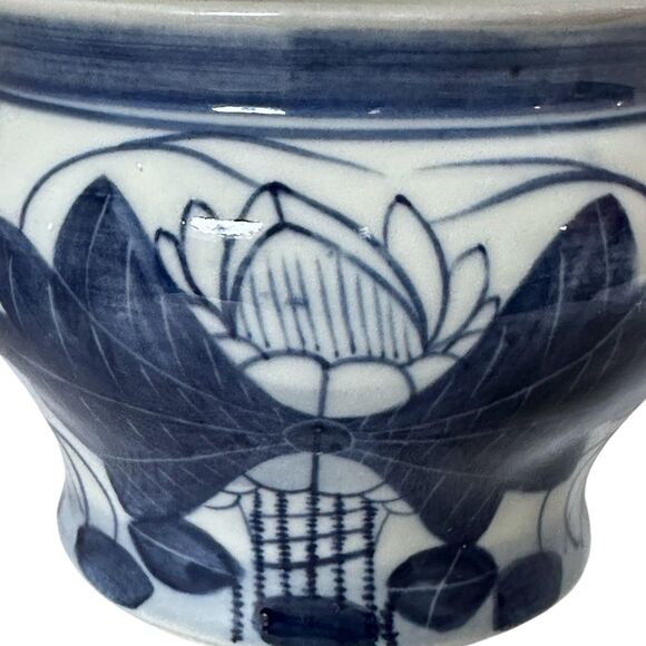 Vintage Hand-Painted Ceramic Chinoiserie Blue & White Lotus Bowl / Potpourri Pot - Picture 7 of 14